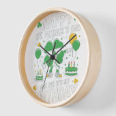Horloge Joyeux anniversaire du Jour de la Saint Patrick (Angle)