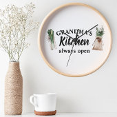 Horloge La cuisine moderne de grand-mère est toujours ouve