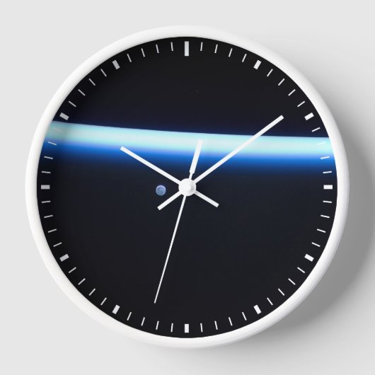 Horloge La fine ligne de l'atmosphère terrestre et une lun (Recto)