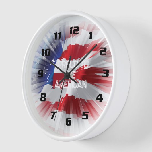 Horloge Le drapeau patriotique américain fier d'être améri (Angle)