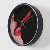 Horloge Lèvres au piment (Angle)