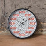 Horloge Maintenant - la seule fois qui compte<br><div class="desc">Now Clock - Cercles noir et blanc option illusion avec l'oeuvre Maintenant en orange. Une horloge qui affiche la seule heure qui compte vraiment !</div>