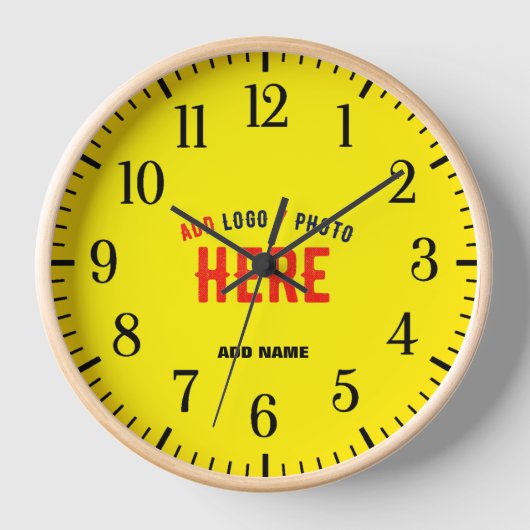 HORLOGE MARQUE VÉRIFIÉE JAUNE CLAIR ET MODERNE (Recto)