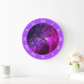 Horloge mauve du mur de l'espace extra-atmosphériq (Maison)