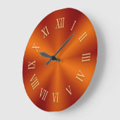 Horloge métallique orange brillante avec chiffres  (Angle)