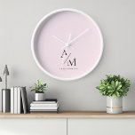 Horloge Minimal Pastel rose initial et personnalisé<br><div class="desc">Ajoutez une touche d'élégance à votre espace grâce à cette horloge initiale et personnalisée Minimale Pastel Pink. Avec son design épuré et minimaliste, cette horloge est parfaite pour ceux qui apprécient à la fois la fonctionnalité et le style. L'arrière - plan rose pastel doux apporte une touche sophistiquée, tandis que...</div>