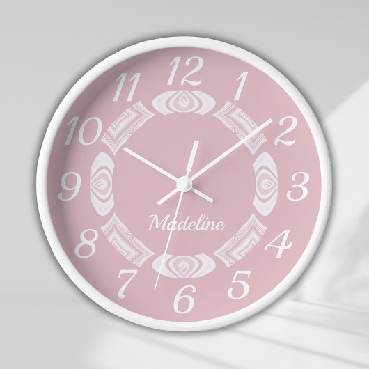 Horloge Monogramme de script rose pâle Nom de la fille