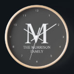 Horloge Monogramme familial personnalisé Mod Grey<br><div class="desc">Élevez votre décor de maison avec cette horloge monographique de famille personnalisée en gris de Mod. Doté d'un design élégant et moderne dans une couleur gris élégant, cette horloge est personnalisée avec le monogramme et le nom de votre famille, ce qui en fait une pièce parfaite pour toutes les chambres....</div>