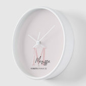 Horloge Monogramme minimal initial et nom Pastel rose (Angle)
