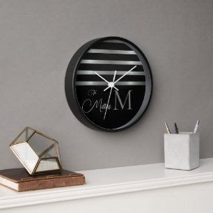 Horloge Monogramme Moderne Bandes Argentées Nom de Famille