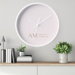 Horloge Monogramme Personnalisé Rose Initiale Et Nom<br><div class="desc">Ajoutez une touche d'élégance à votre espace grâce à notre Monogramme Personnalisé Pastel Pink Wall Clock. Doté d'un arrière - plan rose pastel doux, cette horloge sophistiquée est ornée d'un original monogramme élégant et de votre nom personnalisé dans une police moderne. Parfait pour toute chambre de votre maison ou de...</div>