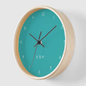 Horloge Monogramme turquoise | Turquoise moderne bleu cyan (Angle)