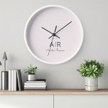 Horloge monographique rose personnalisée<br><div class="desc">Ajoutez une touche d'élégance à votre espace grâce à notre horloge Pastel Pink personnalisée. Ce garde-temps personnalisé est doté d'un arrière - plan rose pastel chic avec l'initiale et le nom que vous avez choisis, ce qui en fait un complément parfait à toute chambre ou un cadeau réfléchi pour quelqu'un...</div>