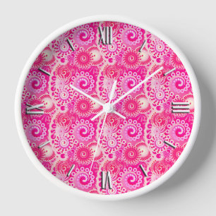 Horloge Motif de remous de fractale, nuances de rose