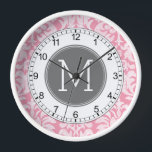 Horloge Motif Pastel rose et gris Damas Motif personnalisé<br><div class="desc">Ajoutez vos monogrammes à ces damas à fleurs tendance et féminines aux couleurs populaires. Le damas a un aspect de tableau noir fantaisiste.</div>