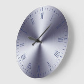 Horloge murale à chiffres romains en métal brossé (Angle)