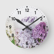 Horloge murale à monogramme lilas | Fleur personna
