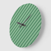 Horloge murale à rayures shamrock foncée et verte (Angle)