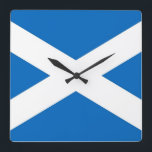 Horloge murale avec drapeau écossais<br><div class="desc">Ajoutez une touche de fierté écossaise à votre espace avec notre horloge murale exclusive avec le drapeau écossais! Réalisée avec soin dans les détails, cette horloge murale est plus qu’un simple dispositif de garde-temps, c’est une célébration du riche patrimoine et de la fierté culturelle écossais. L'élégant design affiche l'emblématique Saltire,...</div>