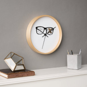 Horloge murale avec un design amusant représentant