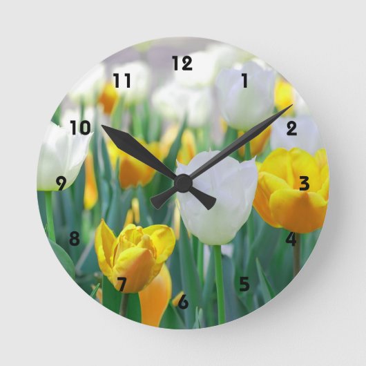 Horloge murale blanche et jaune de fleur de tulipe (Recto)