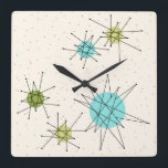 Horloge murale Carré de Starbursts atomique Iconiq<br><div class="desc">Ce motif de Carré de Starbursts Atomique (en gros caractères) acrylique de Starbursts propose des étoiles atomiques emblématiques. C'est vrai ! L'ancienne école, arrière - plan crème avec des taches d'or est la toile de fond parfaite pour le céleri turquoise, apaisant, et les cercles kitsch vert poire. Les taches de...</div>