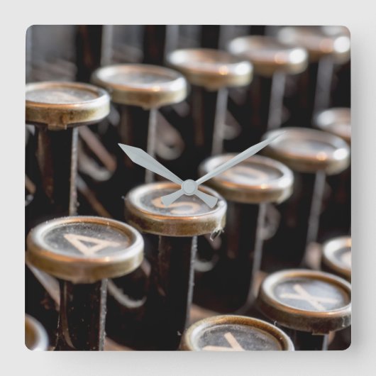 Horloge murale carrée de vieilles clés de machine (Recto)