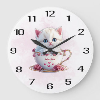 Horloge murale chaton dans une tasse fleurs roses