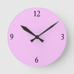 Horloge murale dans le rose