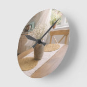 Horloge murale de cuisine neutre Baby's Breath de  (Angle)