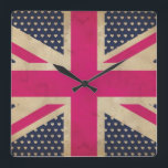 Horloge murale de l'ancien drapeau rose Union Jack<br><div class="desc">Un design graphique illustré d'un Ancien Drapeau Union Jack dans les tons rose et blanc contre une couleur arrière - plan de bleu foncé avec des coeurs blancs convenant à tous les produits zazzle.</div>
