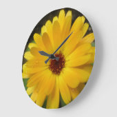 Horloge murale de Macro Marigold jaune (Angle)