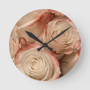Horloge murale en acrylique ronde aux roses à bout