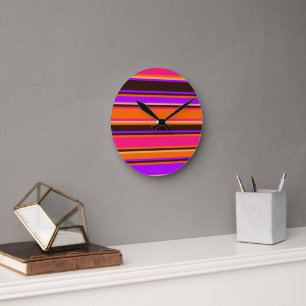 Horloge murale en bandes orange, magenta et violet