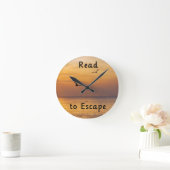 Horloge murale « Lire pour s'évader » | Citation p (Maison)