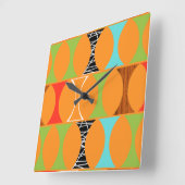 Horloge murale orangée moderne du milieu du siècle (Angle)