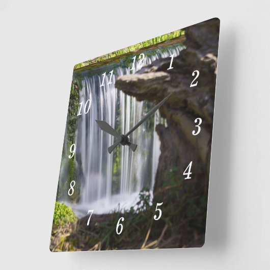 Horloge murale orientée cascade (Angle)