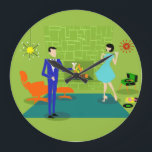 Horloge murale ronde de couples modernes de la<br><div class="desc">Cette horloge murale ronde de couples modernes de la moitié du siècle ressemble à une scène hors d'une comédie romantique. Le style des années 1960, caractéristiques de conception minimalistes d'art un couple attrayant de bande dessinée appréciant égaliser romantique à la maison. La salle sophistiquée comporte en évidence un mur en...</div>