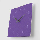 Horloge murale violet sur violet (Angle)