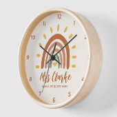 Horloge Nom de l'enseignant personnalisé Citation Boho Rai (Angle)