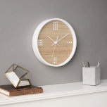 Horloge Numéros De Points Contemporains Sur Faux Bois<br><div class="desc">Motif moderne à points blancs sur un arrière - plan en bois clair couleur beige clair. Classic rétro chic, élégant mais simple design de base pour la décoration de maison artistique concepteur de mode, populaire branché, fantaisie de style du milieu du siècle. Disponible sur des accents et accessoires intérieurs originaux,...</div>