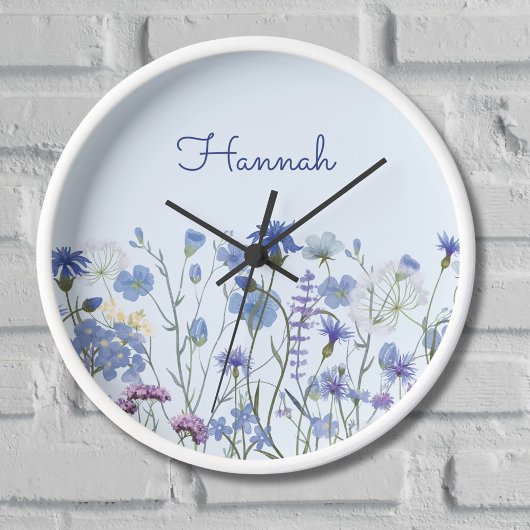 Horloge Ombre de Fleur sauvage d'aquarelle bleu monogramme
