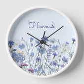 Horloge Ombre de Fleur sauvage d'aquarelle bleu monogramme (Recto)