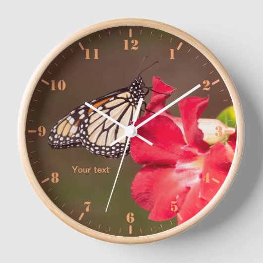 Horloge Personnaliser le papillon Monarch sur le rose du d (Recto)