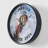 Horloge Photo de famille de texte courbe noir et blanc (Angle)