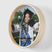 Horloge Photo et nom de la graduation personnalisée (Angle)