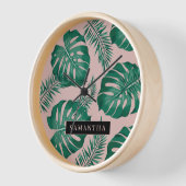 Horloge Pink & Green Palm Feuille Motif & nom (Angle)
