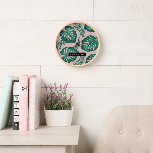 Horloge Pink & Green Palm Feuille Motif & nom (Salle de lecture)