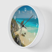 Horloge Plage tropicale aux palmiers balayés par le vent (Angle)