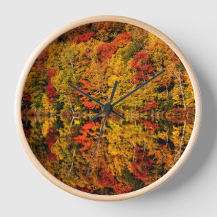 Horloge Réflexion automnale sur Russell Pond New Hampshi